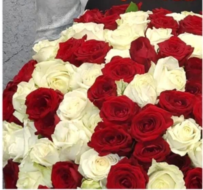 "Contrast of Emotions: Bouquet with Roses of Two Fiery Shades"