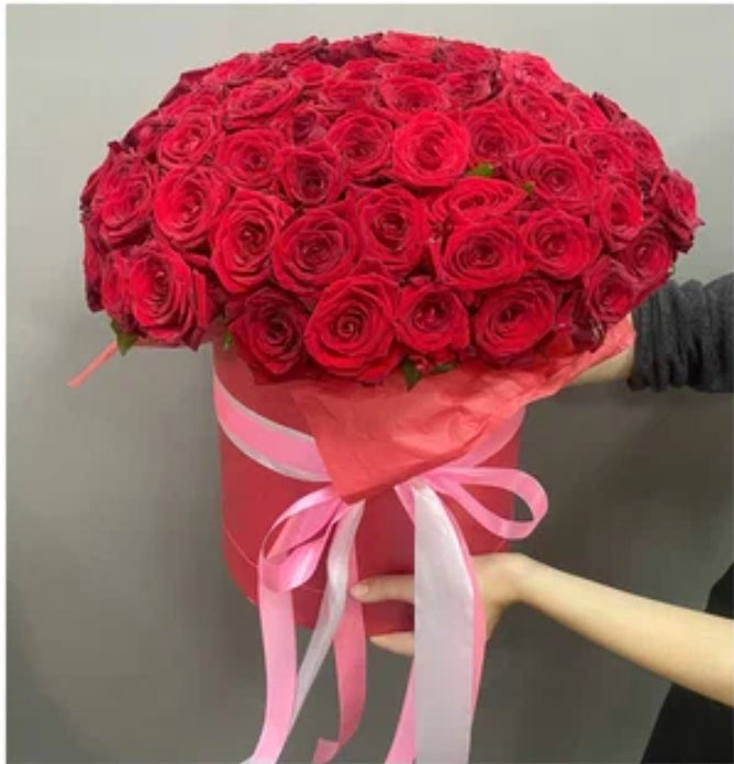 "Palette of Emotions: Hat Box of Roses in Various Sizes and Colors"