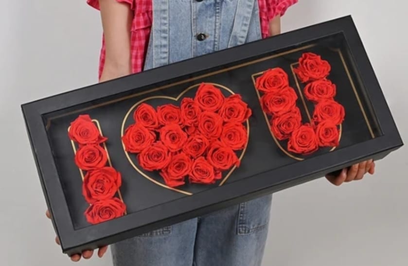 Box of Roses with the Words "I Love You"