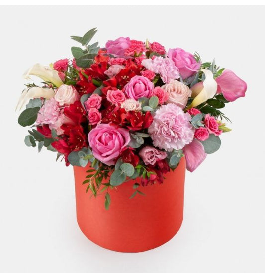 "Hideaway of Tenderness" A Box pink roses