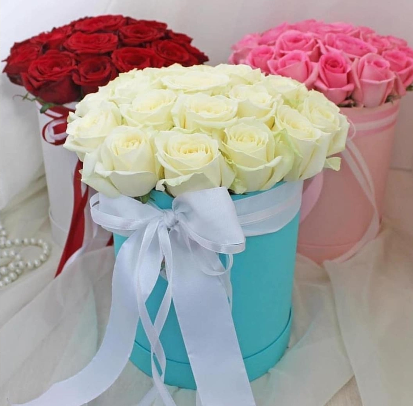 "Palette of Emotions: Hat Box of Roses in Various Sizes and Colors"