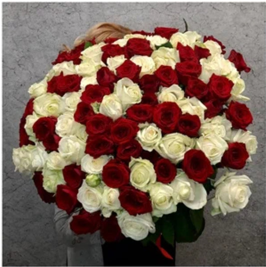 "Contrast of Emotions: Bouquet with Roses of Two Fiery Shades"
