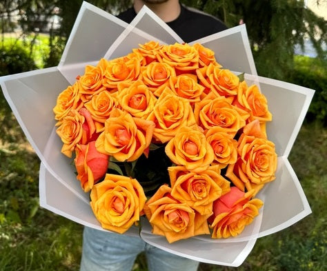 Special offer 25 roses of any color in a vase